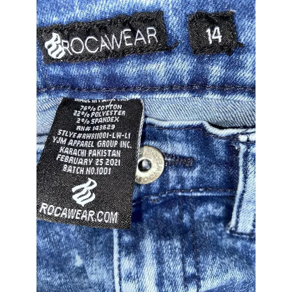 Rocawear jean shorts Size 14 Streetwear Whiskering Distressed Embroidered Jorts - Picture 8 of 8